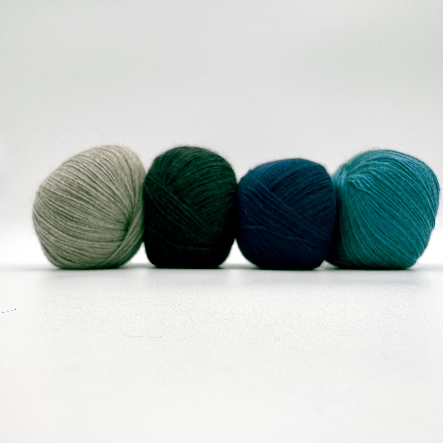 Possum garn i farven Teal – AKW Skala A luksusgarn med cashmere og mulberry silke